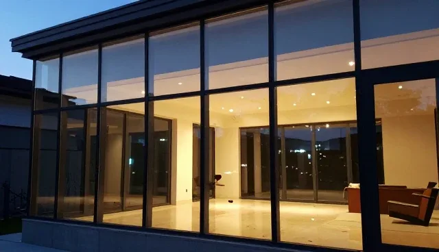 用户需求：旅游行业出行咨询的性能与适用条件分析